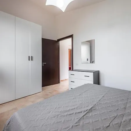 Giulia Grande 卡斯蒂亚达斯