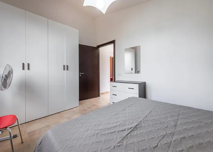 Giulia Grande Кастиадас